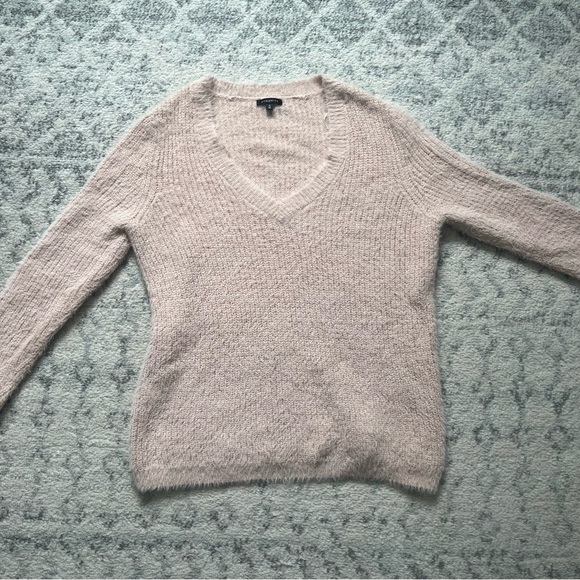 Pink Fuzzy V-Neck Sweater oversized fit - Picture 1 of 7